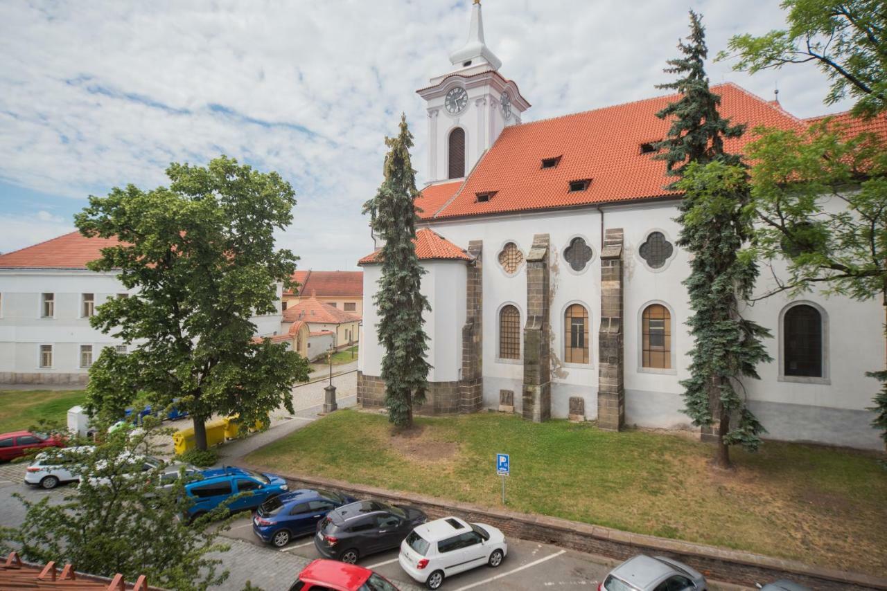 Pension U Kostela Cesky Brod Kültér fotó
